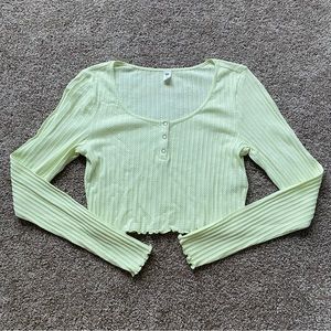green long sleeve crop top